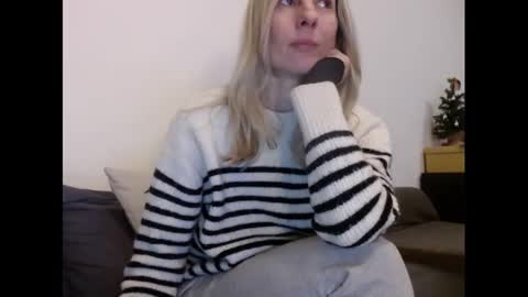 Snapshot of hornyssima chatting on February 16, 2025, 7:49 pm Hornyssima online show from February 16, 2025, 7:49 pm