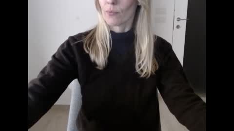 Snapshot of hornyssima chatting on December 15, 2025, 4:33 pm Hornyssima online show from December 15, 2025, 4:33 pm