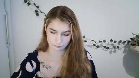 Snapshot of hot_1nina chatting on February 12, 2026, 7:58 am NINA online show from February 12, 2026, 7:58 am