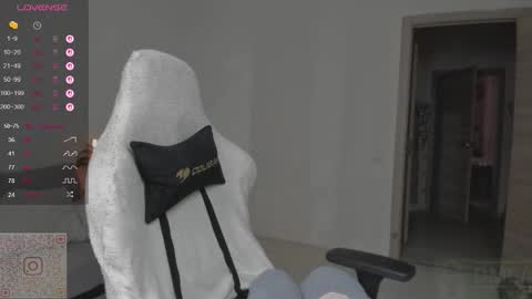 Snapshot of hot_babayaga chatting on September 16, 2025, 8:37 am online show from September 16, 2025, 8:37 am