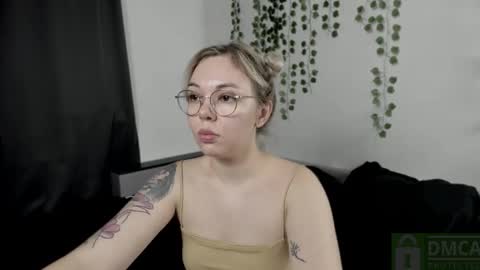 Snapshot of hot_babayaga chatting on October 4, 2025, 6:50 pm online show from October 4, 2025, 6:50 pm