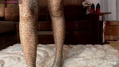 Snapshot of hot_best_lovers_ chatting on February 21, 2026, 9:49 pm Liza online show from February 21, 2026, 9:49 pm