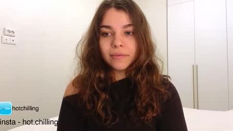 Snapshot of hot_chill__ chatting on January 17, 2026, 6:44 pm LiluCaroline online show from January 17, 2026, 6:44 pm