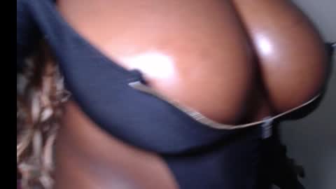 Snapshot of hot_choco2 chatting on September 18, 2025, 7:38 pm Coco online show from September 18, 2025, 7:38 pm