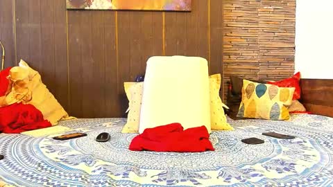 hot_chocolate4u online show from March 10, 2026, 10:20 am