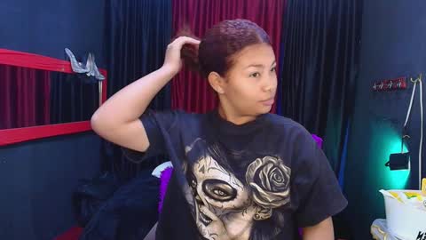 Snapshot of hot_chocolate_4u chatting on December 19, 2024, 11:29 am hot chocolate 4u online show from December 19, 2024, 11:29 am