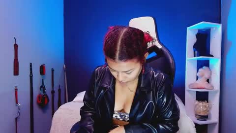 Snapshot of hot_chocolate_4u chatting on December 19, 2025, 11:50 am hot chocolate 4u online show from December 19, 2025, 11:50 am