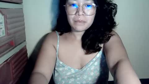hot_emma1112 online show from June 19, 2026, 2:54 pm