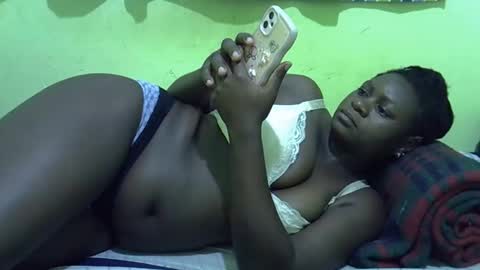 Snapshot of hot_girlly chatting on February 18, 2026, 12:50 am hot_girlly online show from February 18, 2026, 12:50 am