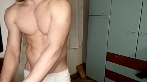 Snapshot of hot_italianboy chatting on October 31, 2025, 12:00 am hot_italianboy online show from October 31, 2025, 12:00 am