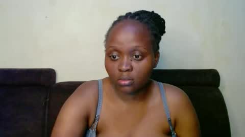 Linah online show from November 19, 2025, 5:35 pm