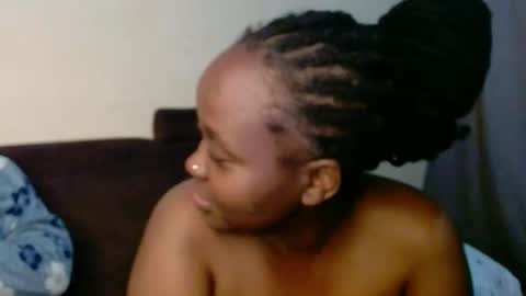 Linah online show from November 23, 2025, 3:56 pm