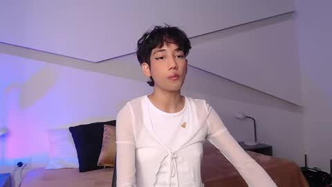 Snapshot of hot_little_bunny chatting on February 26, 2025, 8:33 pm Alana online show from February 26, 2025, 8:33 pm