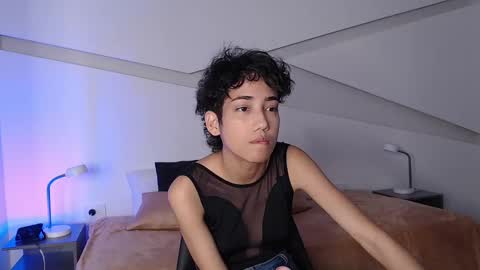 Snapshot of hot_little_bunny chatting on March 5, 2025, 8:53 pm Alana online show from March 5, 2025, 8:53 pm