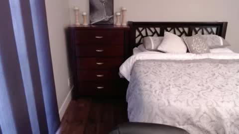 Snapshot of hot_milfy_mom chatting on February 2, 2026, 11:25 pm Rose Redwood online show from February 2, 2026, 11:25 pm