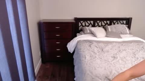 Snapshot of hot_milfy_mom chatting on February 15, 2026, 11:12 pm Rose Redwood online show from February 15, 2026, 11:12 pm