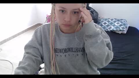 Mia online show from January 3, 2025, 4:16 pm