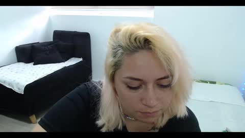 Mia online show from January 20, 2025, 10:04 pm