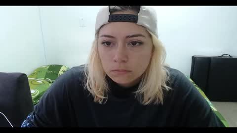 Mia online show from February 21, 2025, 12:06 pm