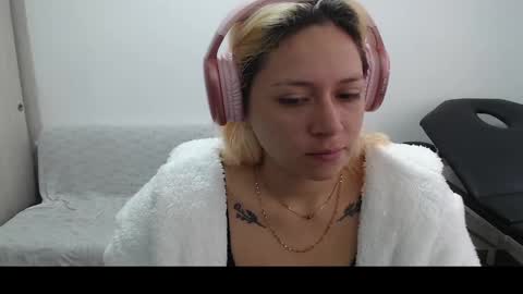 Mia online show from March 9, 2025, 1:26 pm