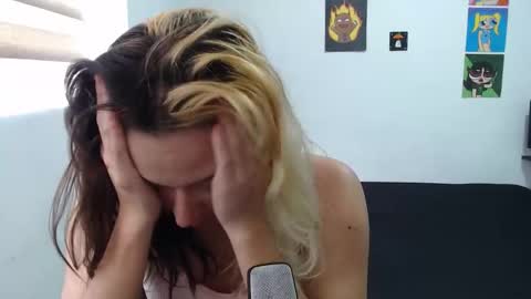 Mia online show from October 14, 2025, 1:01 pm