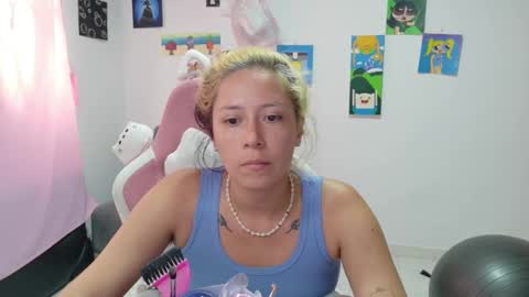 Snapshot of hot_mommymia chatting on March 14, 2026, 5:51 pm Mia online show from March 14, 2026, 5:51 pm