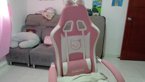 Snapshot of hot_mommymia chatting on April 2, 2026, 6:38 pm Mia online show from April 2, 2026, 6:38 pm