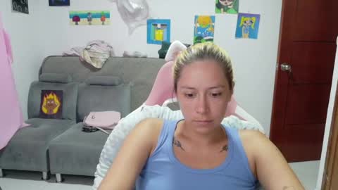 Snapshot of hot_mommymia chatting on April 7, 2026, 8:09 pm Mia online show from April 7, 2026, 8:09 pm