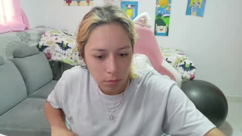 Snapshot of hot_mommymia chatting on April 20, 2026, 1:03 pm Mia online show from April 20, 2026, 1:03 pm