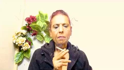 hot queen online show from July 4, 2026, 7:58 am