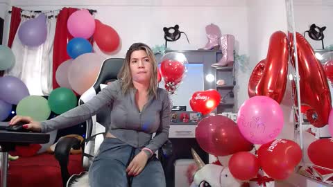 Snapshot of hot_sexy_bunny chatting on February 18, 2025, 12:39 pm hot sexy bunny online show from February 18, 2025, 12:39 pm