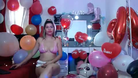 Snapshot of hot_sexy_bunny chatting on February 18, 2025, 3:43 pm hot sexy bunny online show from February 18, 2025, 3:43 pm
