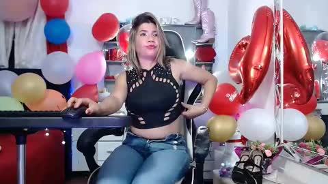 Snapshot of hot_sexy_bunny chatting on February 27, 2025, 12:54 am hot sexy bunny online show from February 27, 2025, 12:54 am