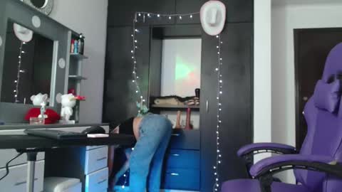 hot sexy bunny online show from January 8, 2026, 1:24 pm