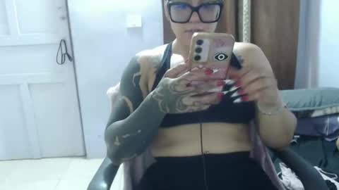 Snapshot of hotandpower10 chatting on November 10, 2025, 11:48 pm Hot and PowerHOPE U MISS ME online show from November 10, 2025, 11:48 pm