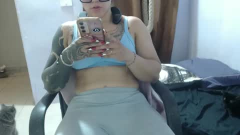 Snapshot of hotandpower10 chatting on November 20, 2025, 1:17 am Hot and PowerHOPE U MISS ME online show from November 20, 2025, 1:17 am