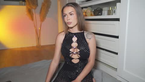 Snapshot of hotbella_ chatting on October 2, 2025, 5:31 pm Bella online show from October 2, 2025, 5:31 pm