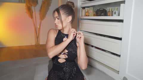 Snapshot of hotbella_ chatting on October 7, 2025, 8:50 pm Bella online show from October 7, 2025, 8:50 pm