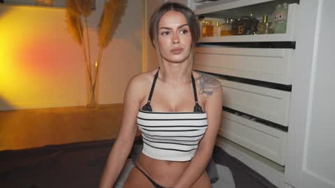 Snapshot of hotbella_ chatting on October 26, 2025, 5:30 pm Bella online show from October 26, 2025, 5:30 pm