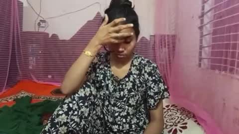 Hotcapolx online show from November 28, 2025, 5:04 pm