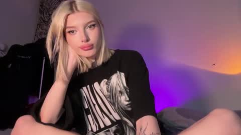 Snapshot of hotchubently chatting on October 10, 2025, 7:35 pm hotchubently online show from October 10, 2025, 7:35 pm