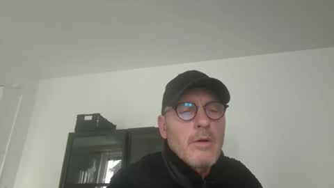 HotCriss online show from December 17, 2025, 11:05 am