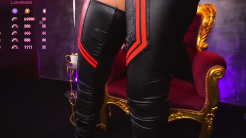 Snapshot of hotdesy_ chatting on February 3, 2025, 3:20 am Mistress online show from February 3, 2025, 3:20 am
