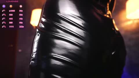 Snapshot of hotdesy_ chatting on February 28, 2025, 6:32 am Mistress online show from February 28, 2025, 6:32 am