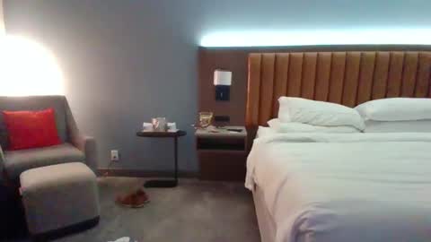 hotdog1124 online show from December 4, 2025, 2:54 am