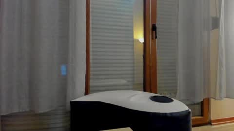 Snapshot of hotel77777 chatting on March 2, 2026, 5:08 am Erika online show from March 2, 2026, 5:08 am