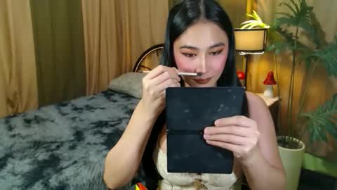 Snapshot of hotevatrans chatting on November 6, 2025, 11:15 pm EVA online show from November 6, 2025, 11:15 pm