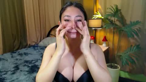 Snapshot of hotevatrans chatting on November 9, 2025, 10:30 pm EVA online show from November 9, 2025, 10:30 pm