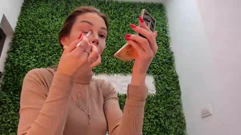 hotfallingdevil online show from April 16, 2026, 5:08 am