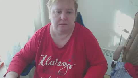 Snapshot of hotfiremommy chatting on February 10, 2026, 8:29 am LimonkaFire online show from February 10, 2026, 8:29 am